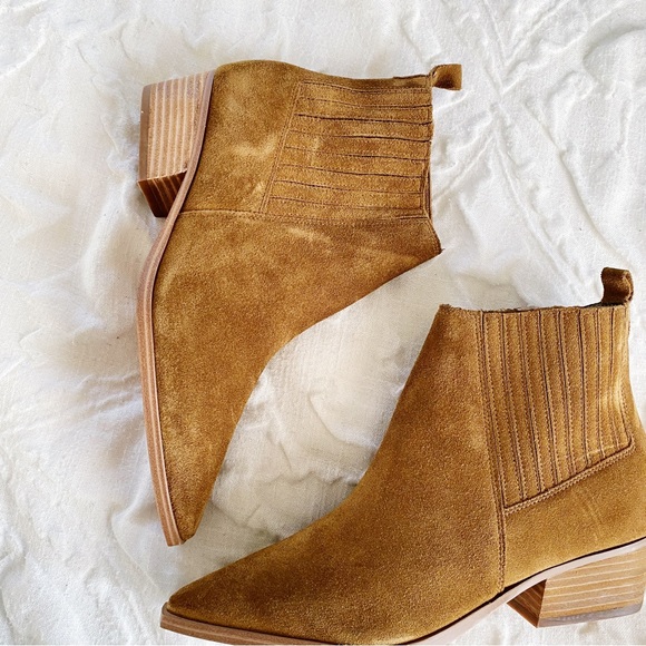 Marc Fisher Yarita Bootie Size 8.5
New $179 - Picture 2 of 7